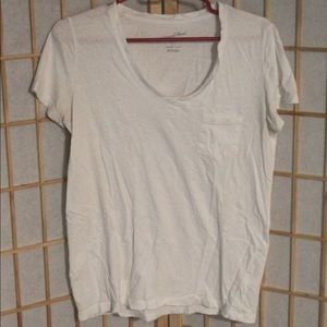 Loose fitting size Small women’s white t-shirt